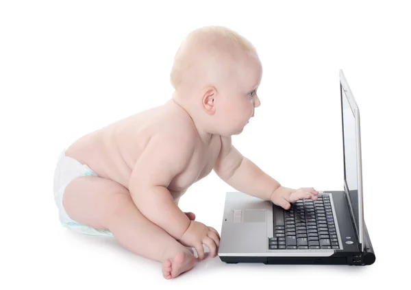 Małe dziecko z laptopem — Zdjęcie stockowe
