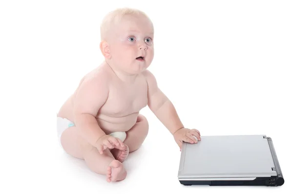 与笔记本电脑的小宝宝 — 图库照片