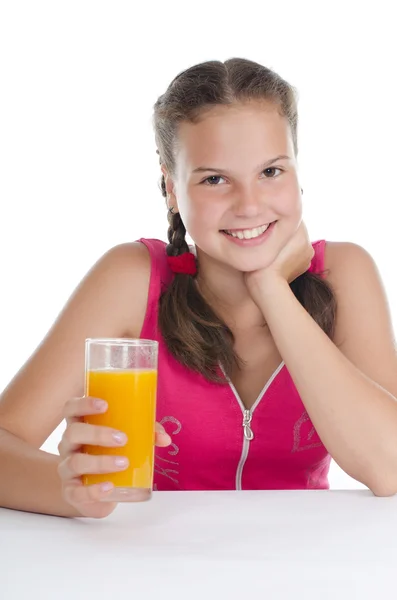 Νεαρό κορίτσι με ένα ποτήρι χυμό — Φωτογραφία Αρχείου