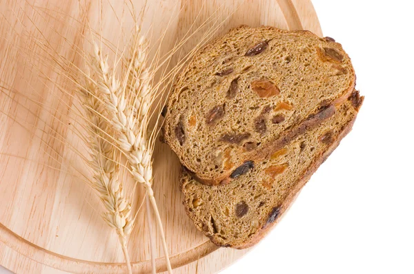 Skär brödet isolerad på vit — Stockfoto