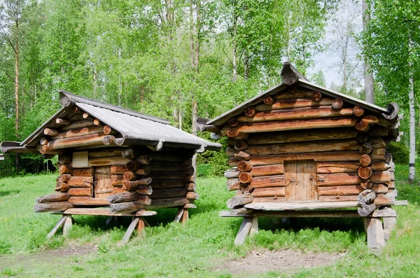 A velha casa de madeira — Fotografia de Stock