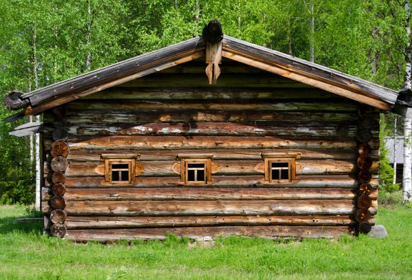 Stary drewniany dom. — Zdjęcie stockowe