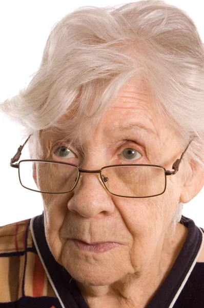 Portret van de oude vrouw geïsoleerd op wit — Stockfoto
