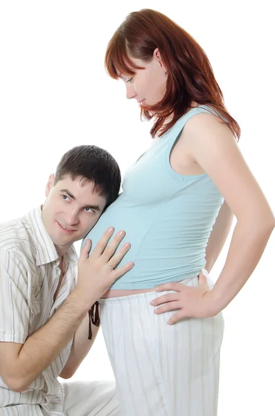 Feliz casal grávida isolado no branco — Fotografia de Stock