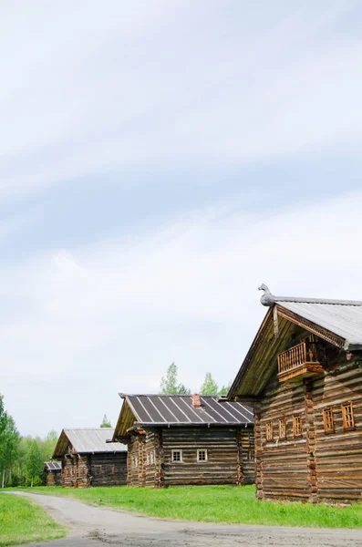 La vecchia casa di legno — Foto Stock