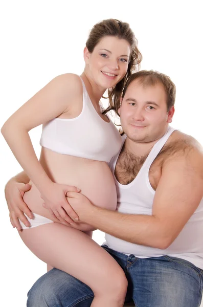 妊娠中のカップルは、白で隔離される幸せ — ストック写真