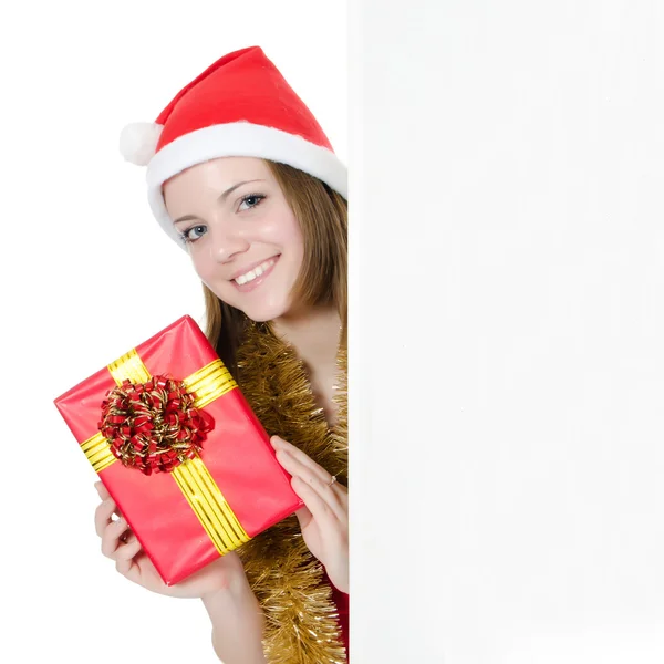 Рождественская девушка с подарками изолированы на белом — стоковое фото
