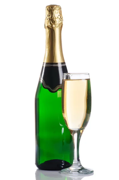 Beyaz arka planda izole edilmiş şampanya — Stok fotoğraf