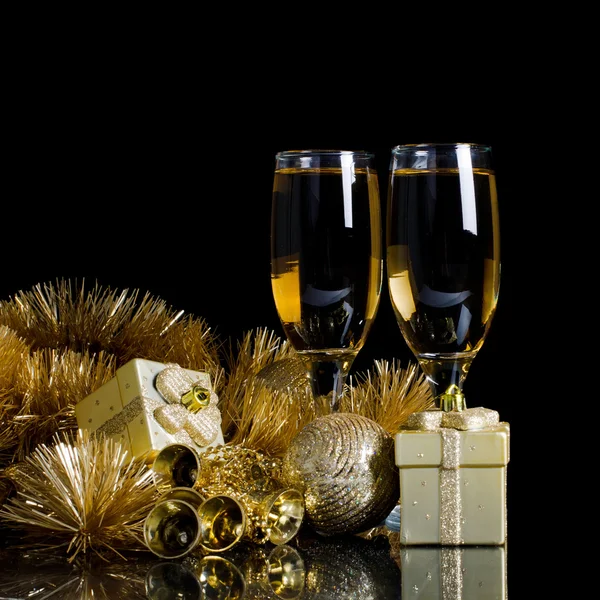 Şampanya ile Noel süsler — Stok fotoğraf