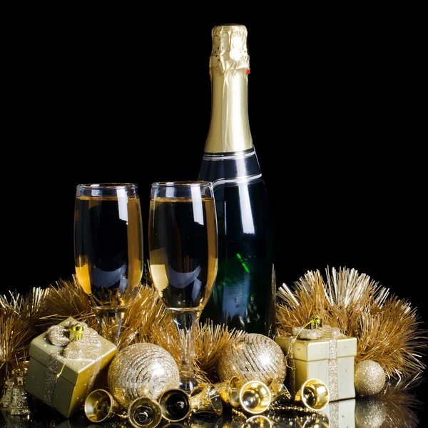 Şampanya ile Noel süsler — Stok fotoğraf