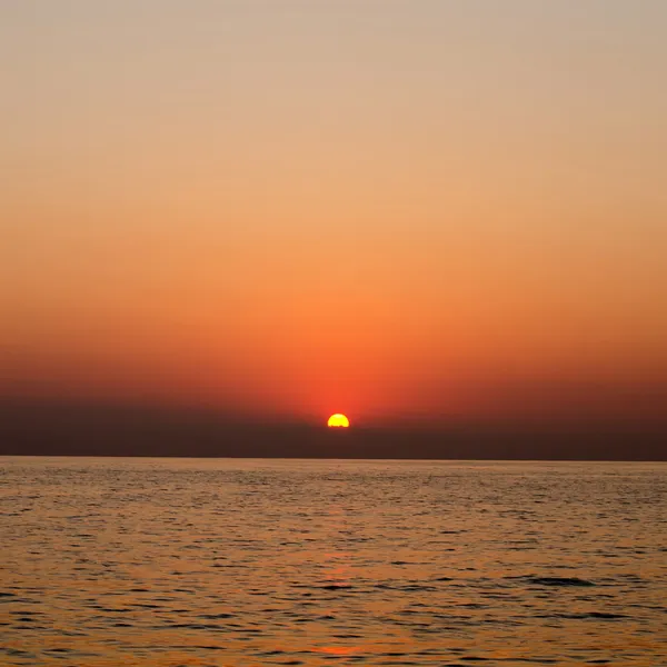 Declínio solar no mar Mediterrâneo — Fotografia de Stock