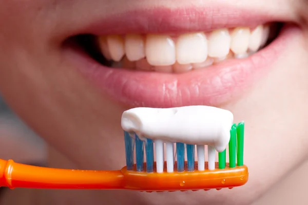 Pasta de dientes —  Fotos de Stock