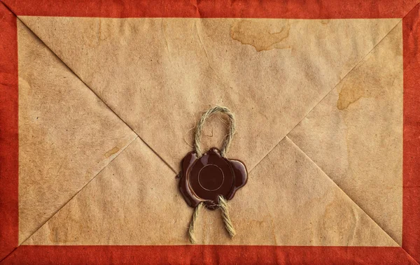 Old grunge envelope with sealing wax. — Stock Photo, Image