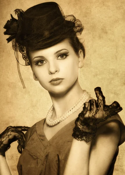 Vintage stijl portret van een mooie vrouw — Stockfoto