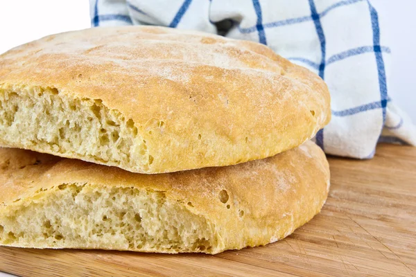 Frisch gebackenes hausgemachtes Brot — Stockfoto