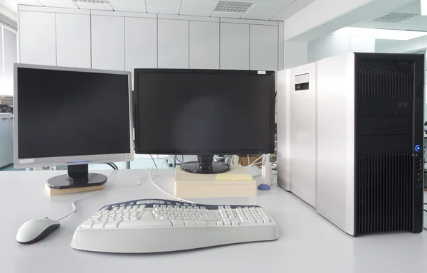 Bilgisayarlı ofis masası — Stok fotoğraf