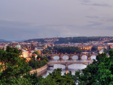 gece Prag. eski şehir.