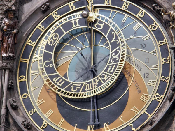 古代の時計。プラハ. — ストック写真