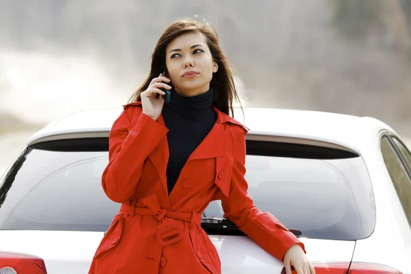 Young woman calling for help — Stock Photo, Image