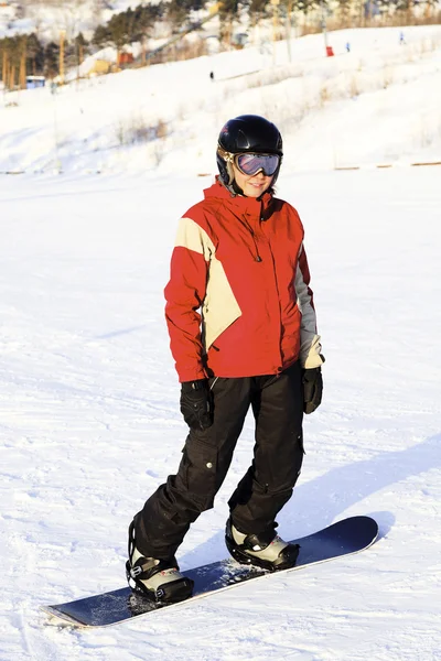 Mulher snowboarder na neve — Fotografia de Stock