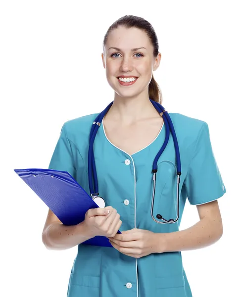 Médica sorrindo, isolada sobre fundo branco — Fotografia de Stock