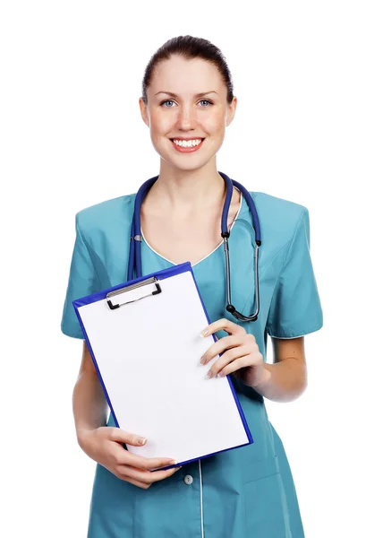 Hübsche Ärztin oder Krankenschwester mit Klemmbrett. — Stockfoto