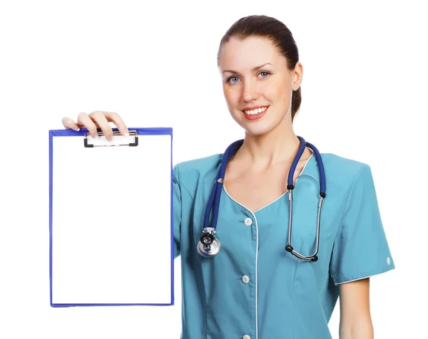 Médica ou enfermeira bonita com área de transferência — Fotografia de Stock