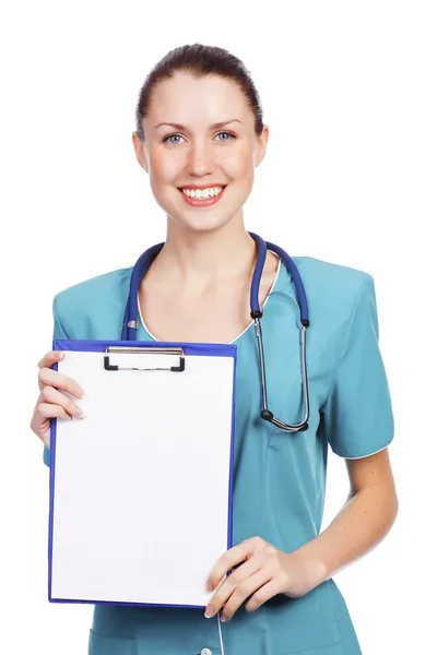 Enfermeira bonito mostra uma folha de papel em branco na área de transferência — Fotografia de Stock
