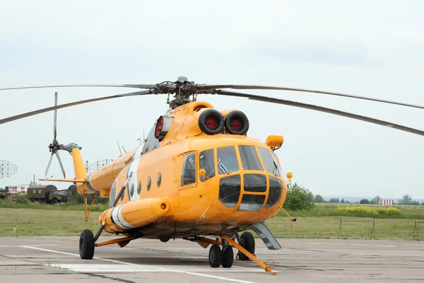 El helicóptero amarillo —  Fotos de Stock