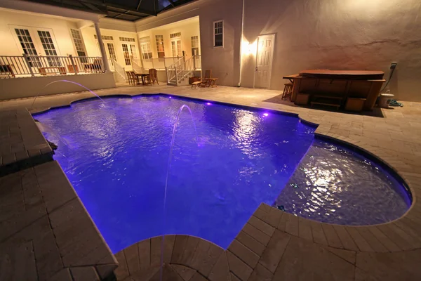 Pool bei Nacht — Stockfoto