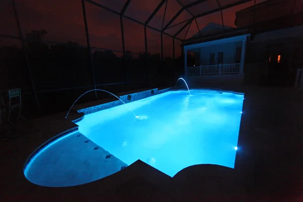Gece havuzda — Stok fotoğraf