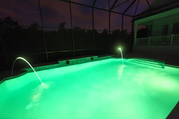 Zwembad nachts — Stockfoto