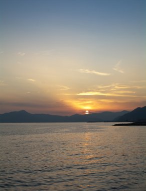 chiavari yakınındaki Akdeniz üzerinde günbatımı