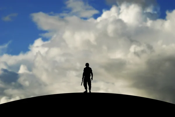 En soldat og en himmel – stockfoto