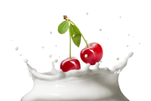 Mléko splash izolovaných na bílém — Stock fotografie