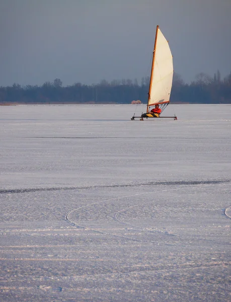 氷のヨット — ストック写真