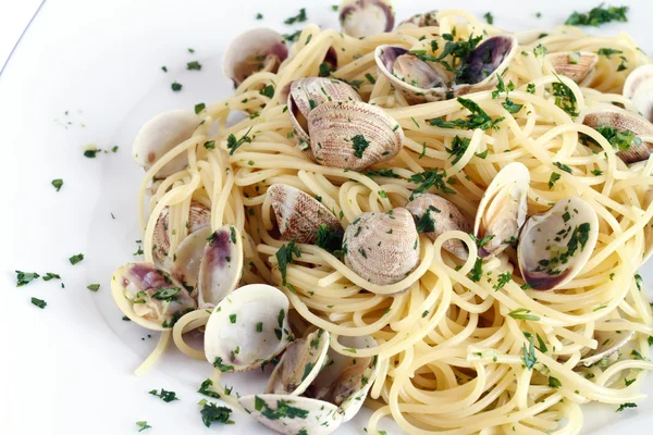 Espaguete com amêijoas closeup — Fotografia de Stock