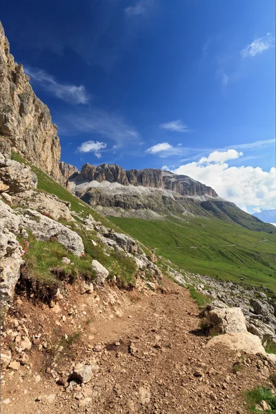 Pordoi Pass und Sella Berg — Stockfoto
