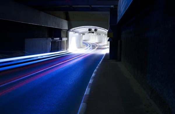Тоннель - городской автодорожный тоннель — стоковое фото
