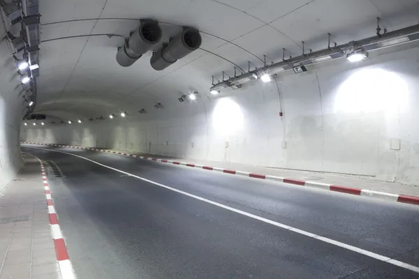都市高速道路道路トンネル — ストック写真