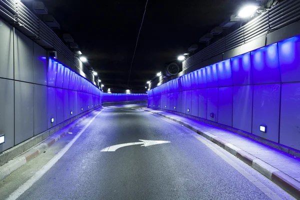 Tunnel - stedelijke snelweg wegtunnel — Stockfoto