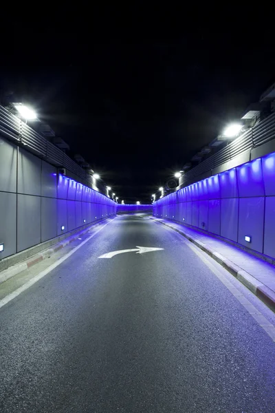 Tunnel - stedelijke snelweg wegtunnel — Stockfoto
