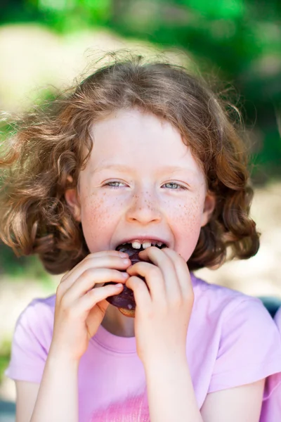 stock image The girl with a sandwich