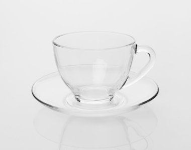 boş çay bardağı ve tabağı