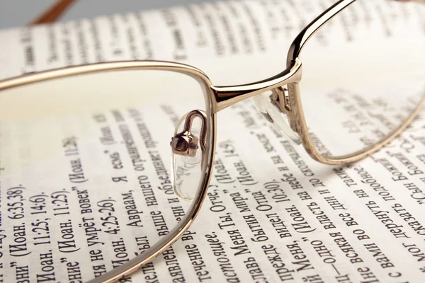 Lectura de gafas —  Fotos de Stock
