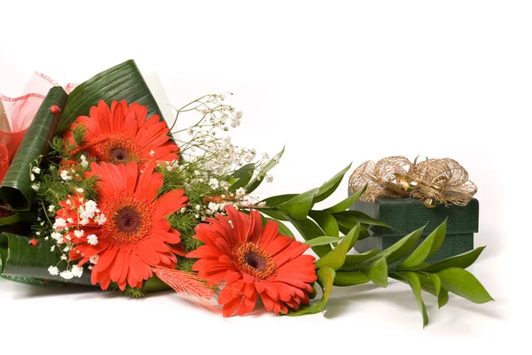 Magnificent bouquet gerbera and present box on a white — Stock Photo, Image
