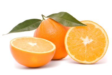 Beyaz bir arka plan üzerinde izole juicy orange.