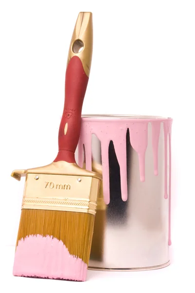 Latta di vernice rosa e pennello professionale su un bianco — Foto Stock