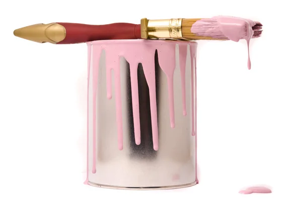 Canette de peinture rose et pinceau professionnel sur un blanc — Photo