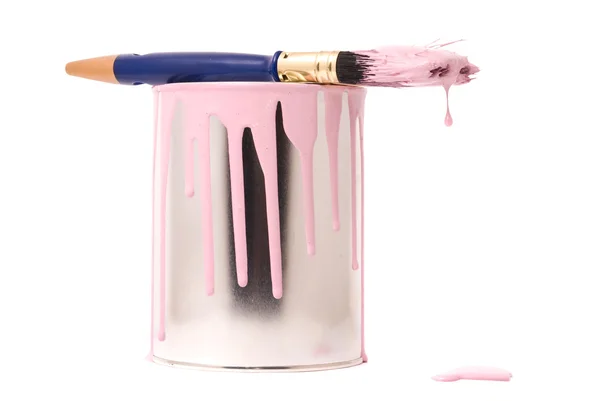 Kan av rosa färg och professionell pensel på en vit — Stockfoto